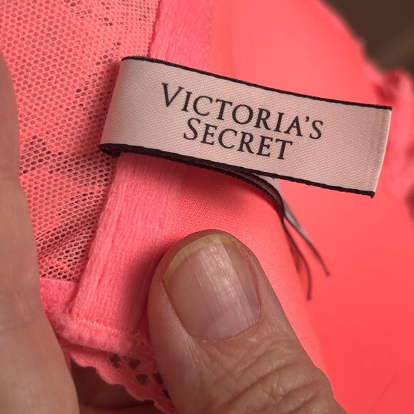 NWOT Hot Pink Lace Victoria's Secret bralette, size M - Picture 5 of 6